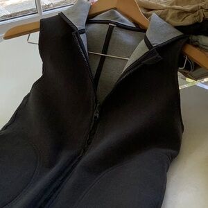 lululemon women’s reversible Black and Gray Insculpt Vest